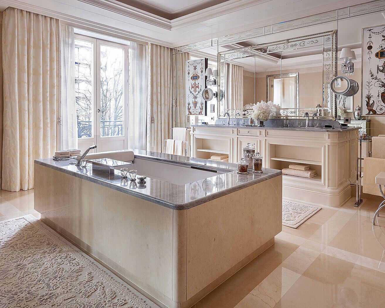 Four Seasons Hotel George V ⭐️⭐️⭐️⭐️⭐️