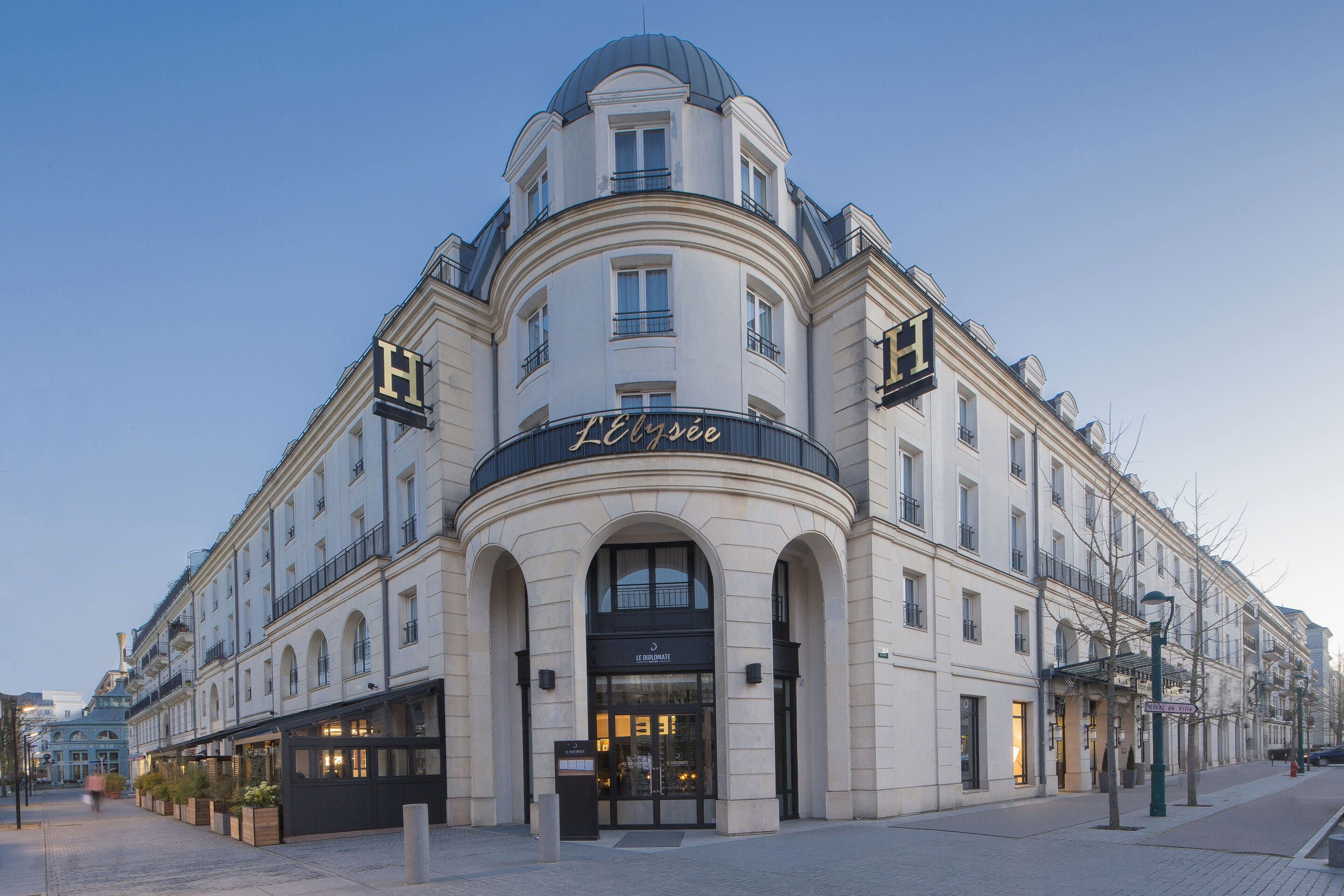 Hôtel l'Elysée Val d'Europe ⭐️⭐️⭐️⭐️