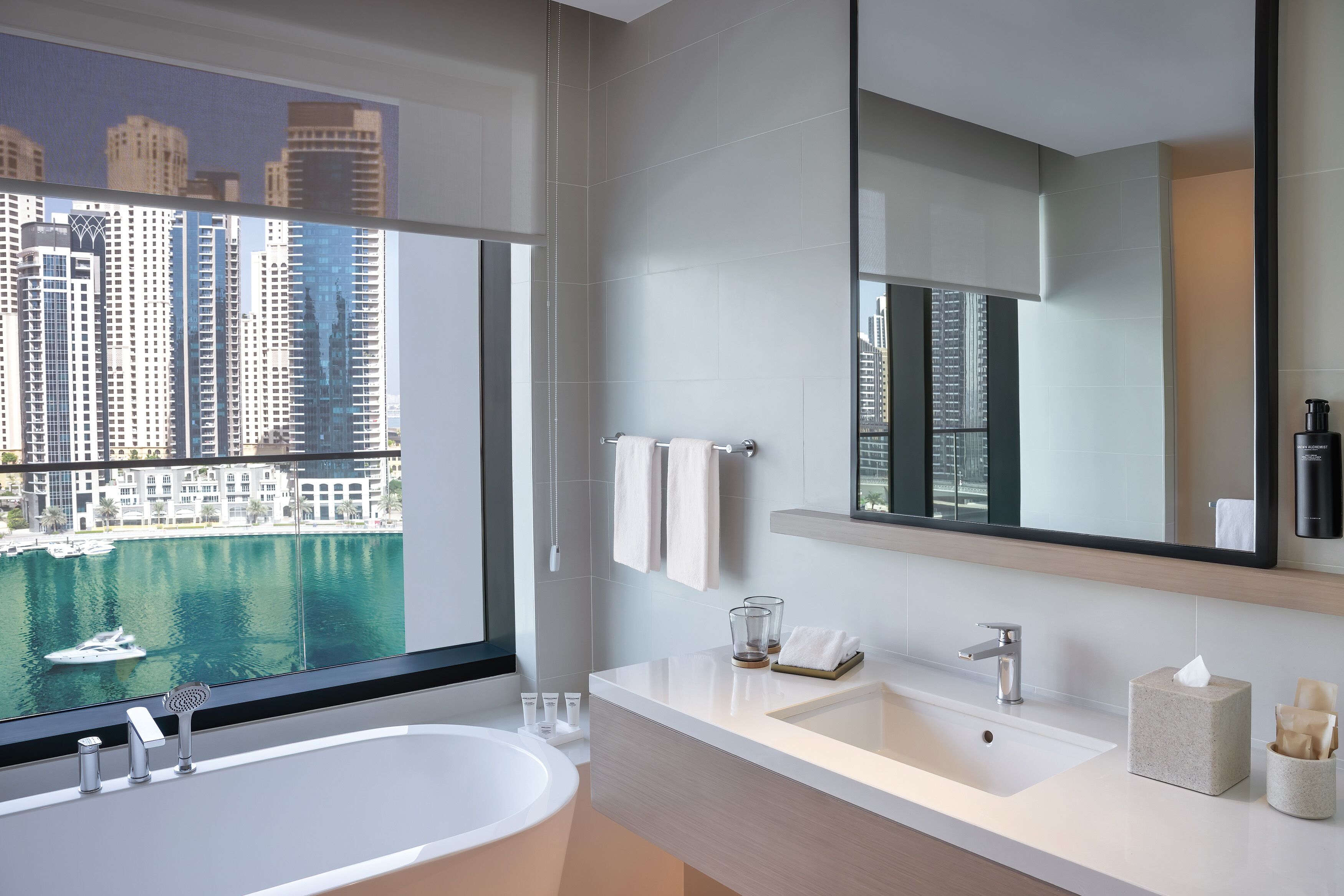 Vida Dubai Marina & Yacht Club ⭐️⭐️⭐️⭐️