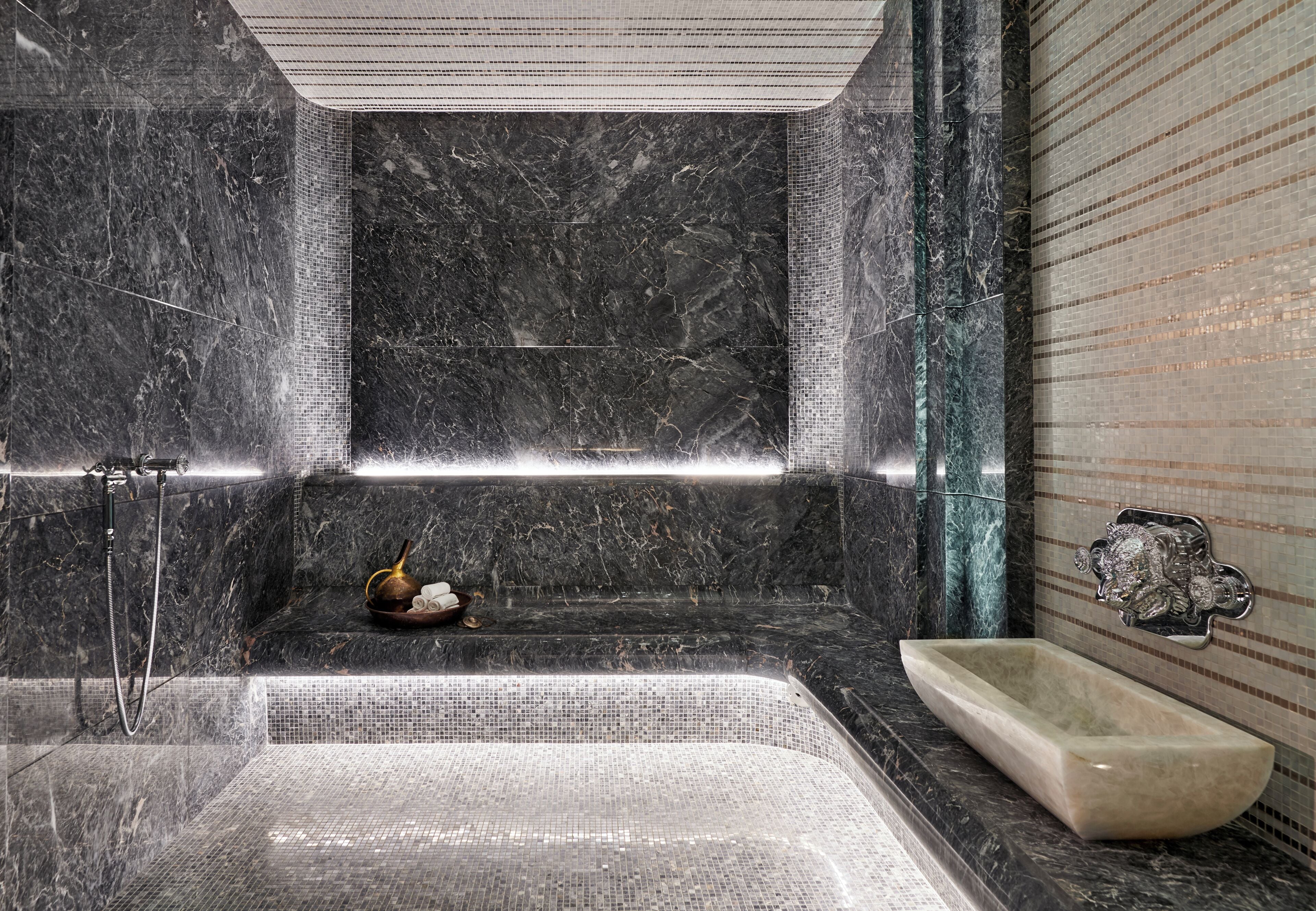 Four Seasons Hotel George V ⭐️⭐️⭐️⭐️⭐️