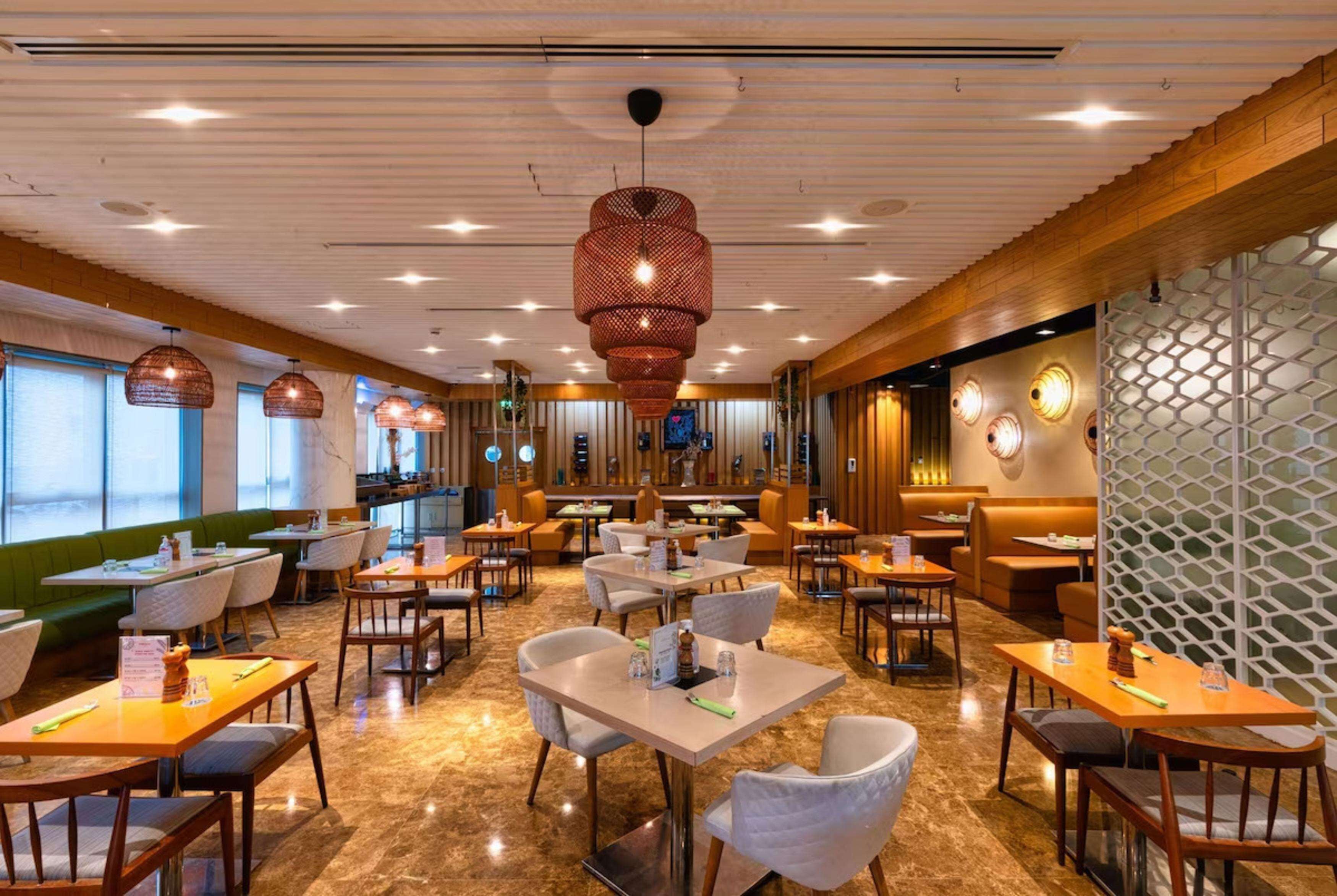 The First Collection Dubai Marina Hotel ⭐️⭐️⭐️⭐️