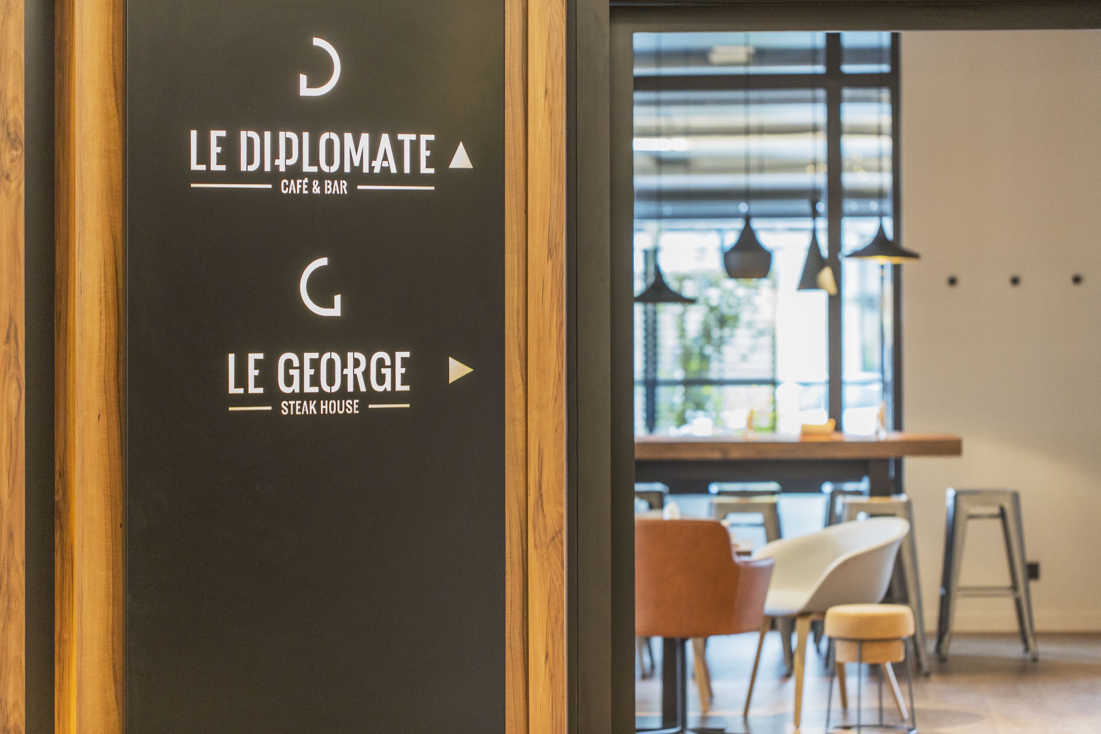 Hôtel l'Elysée Val d'Europe ⭐️⭐️⭐️⭐️